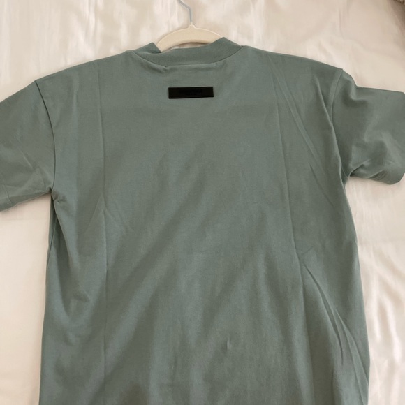 SOLD Essentials Fear Of God T Shirt - Picture 2 of 5